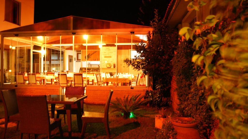 Villa Fokai Hotel Yenifoca Bagian luar foto