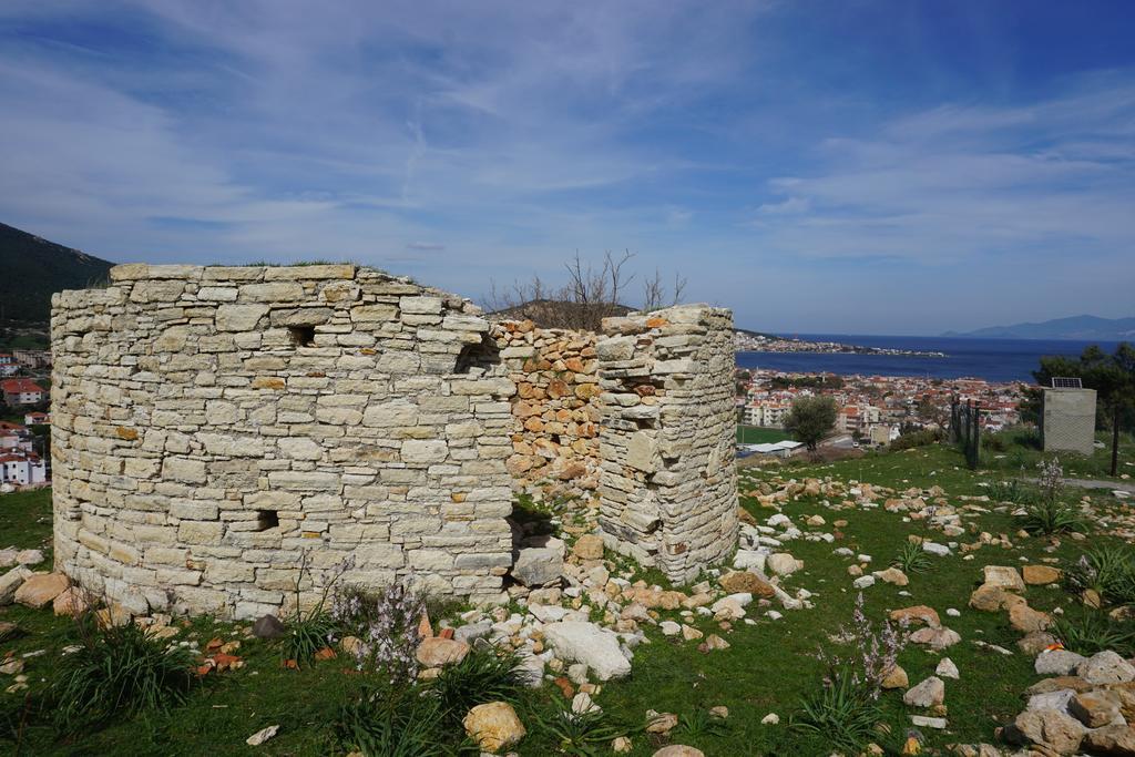Villa Fokai Hotel Yenifoca Bagian luar foto